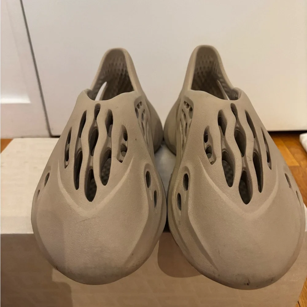 Yeezy Foam Runners - Picture 1 of 5